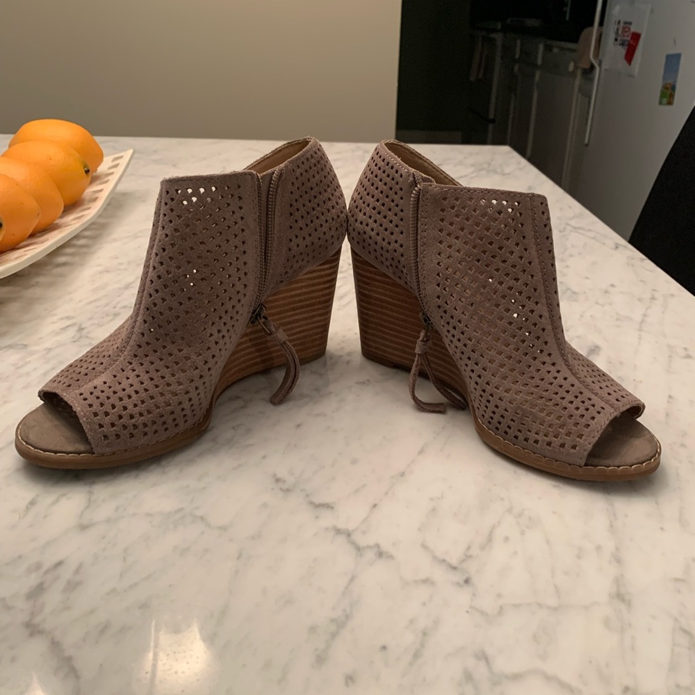 Size 6.5 Lucky brand wedge bootie sandals. Super cute. Excellent used condition.